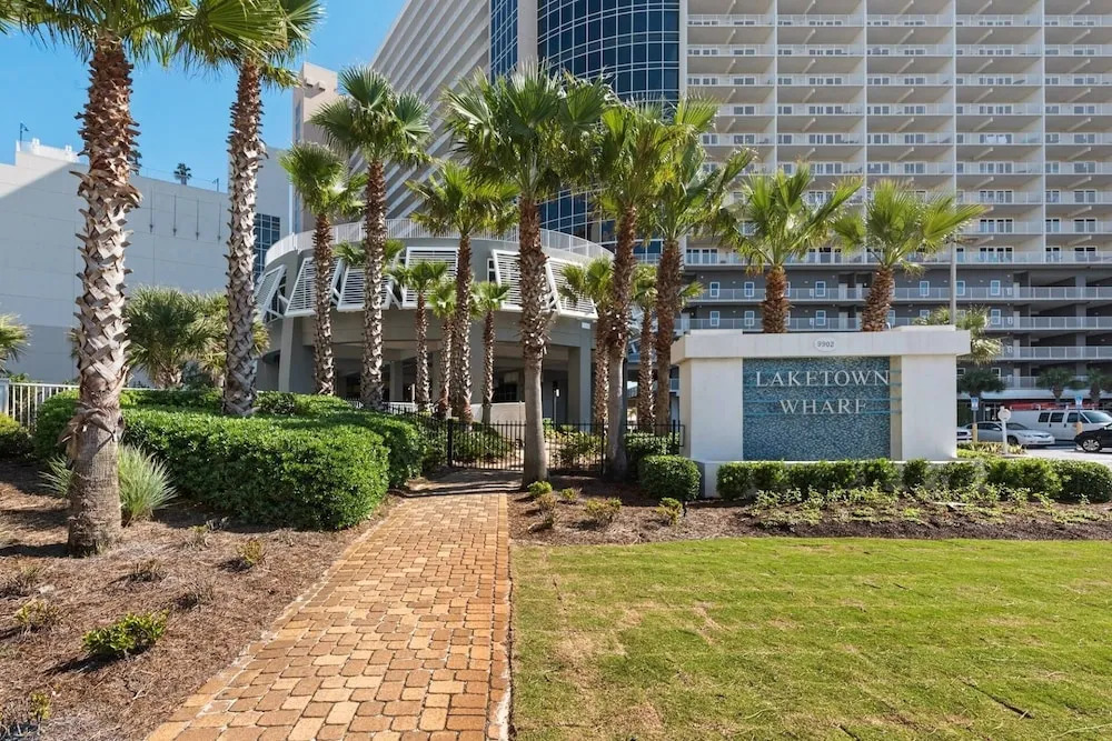Laketown Wharf 910