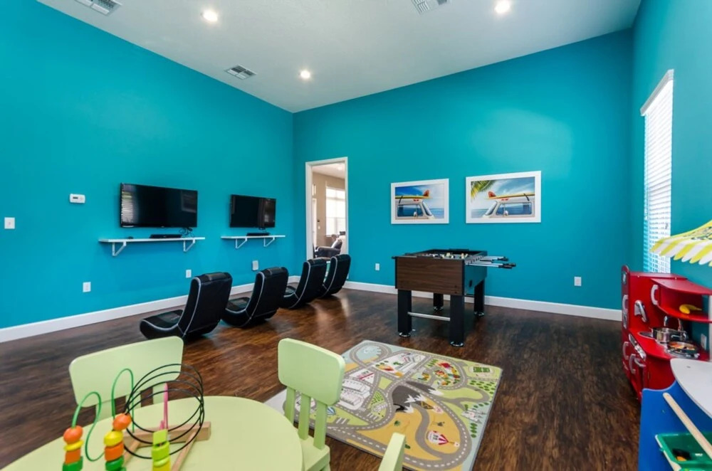 Lucaya Village - 8951 Shine Drive