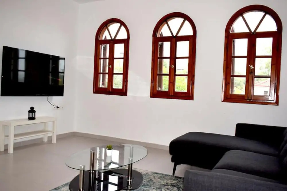 Apt - Sleeps 5 - Pets Ok - Balcony - Parking