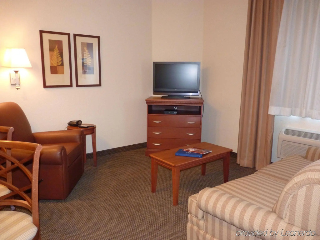Candlewood Suites Fayetteville – University of Arkansas by IHG