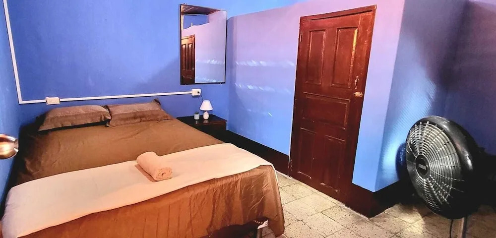 Hostal Cisne House
