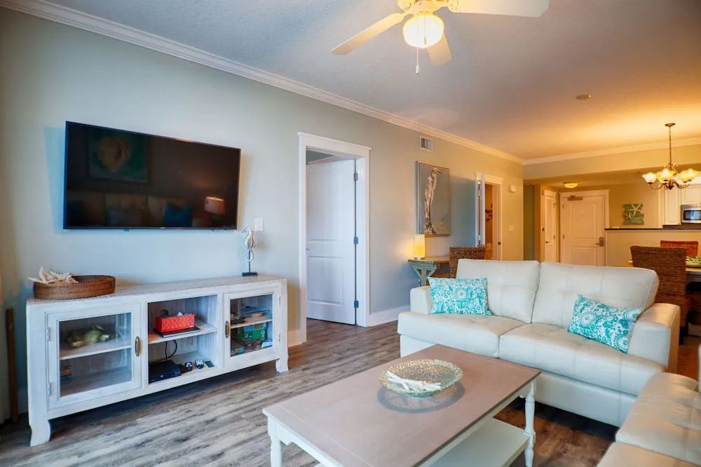 Waterscape A317 - 2 Br condo by RedAwning
