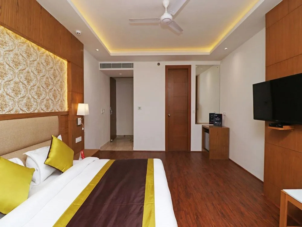 Oyo 10824 Hotel Star Suites