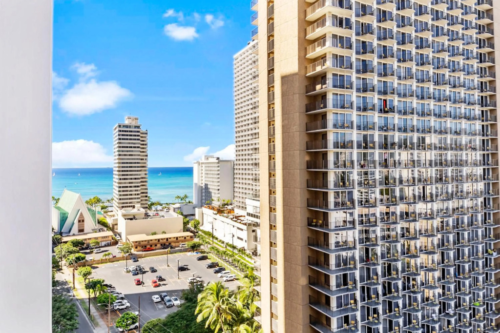 17th Floor Condo with Ocean Views, Parking, WiFi - Close to Beach