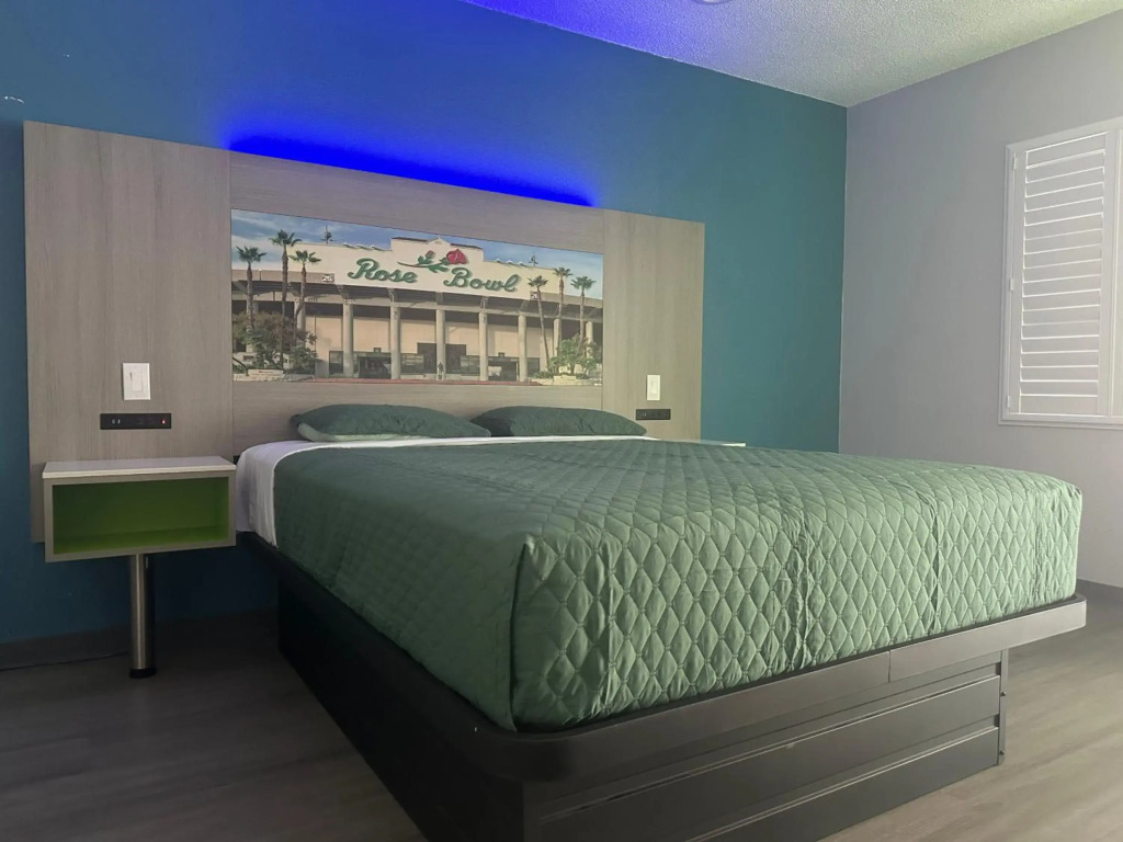 Hi-Way Host Motel