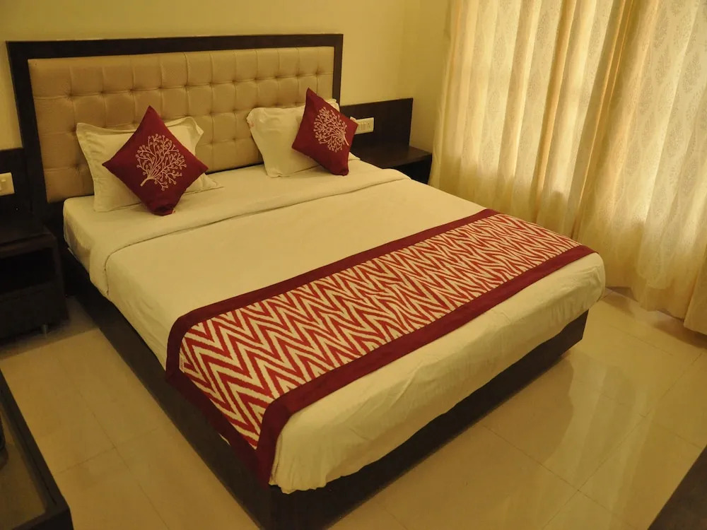 OYO 2647 Hotel Sai Shubham