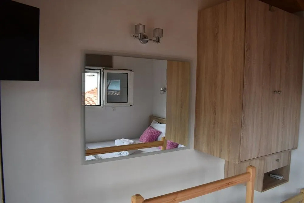 Del Sol Suites