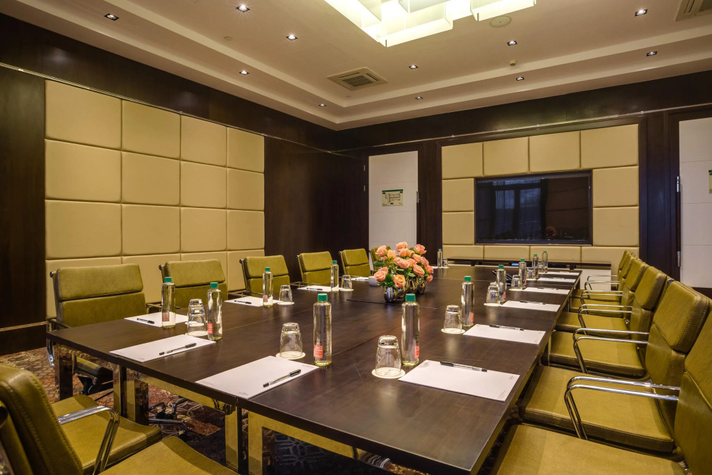 Crowne Plaza Nairobi Airport by IHG