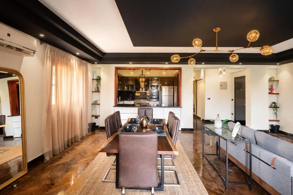 The Bold Parisian House - Steps From The Best Mall in Cairo