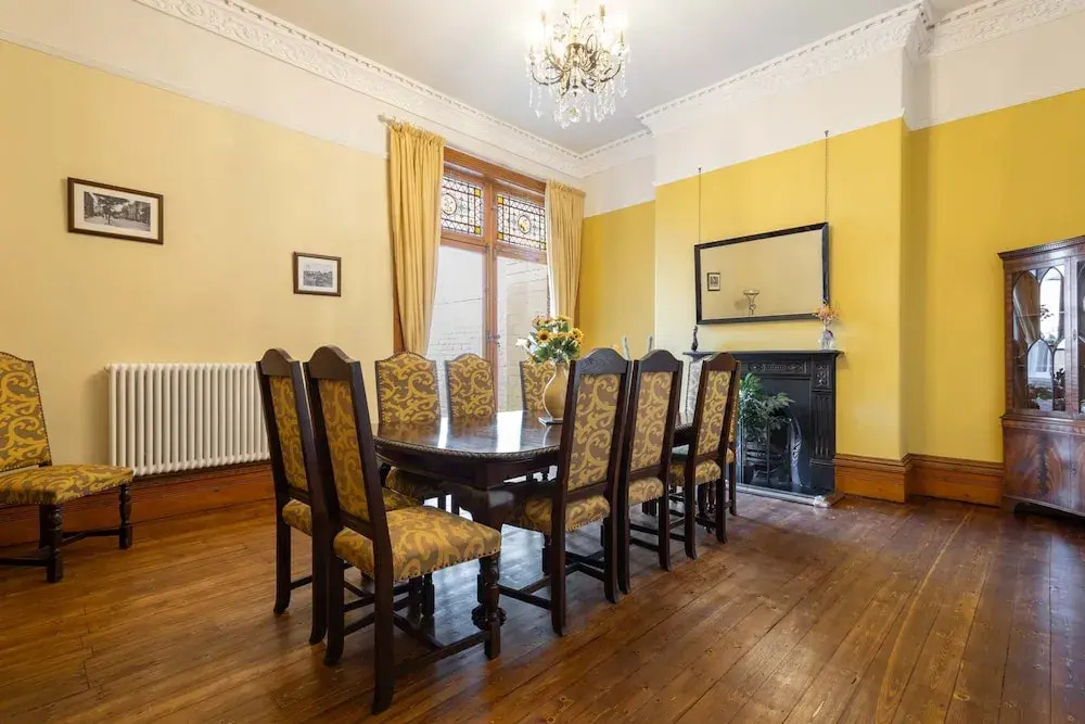 Host Stay Chatsworth Townhouse II