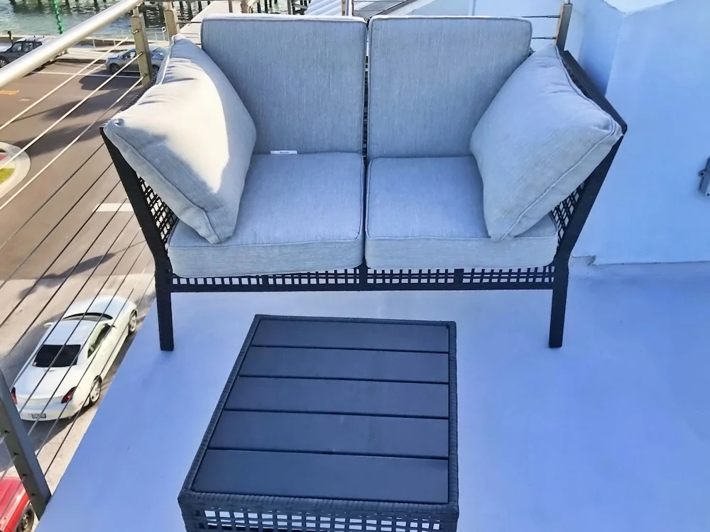 Pass-A-Grille Luxury Waterfront 612 by TechTravel