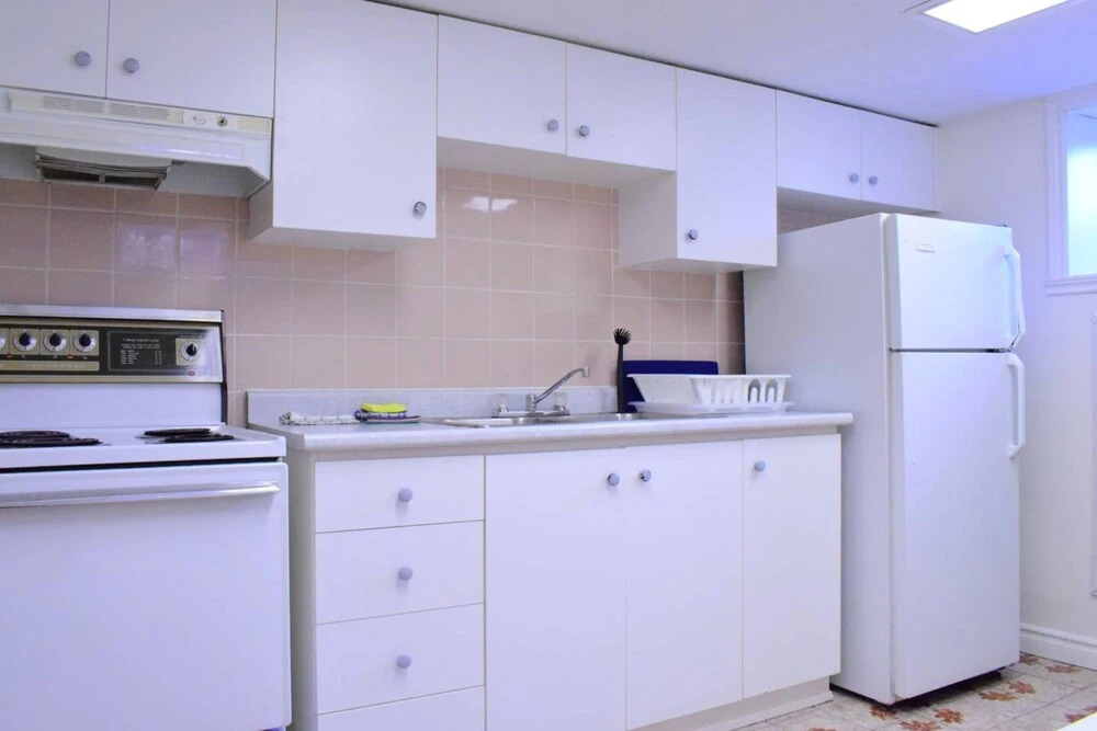 Central Basement Unit in Little Italy Close To Subway