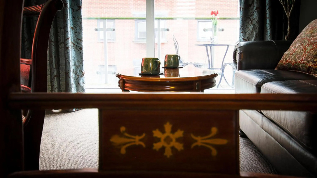 Splendid High Street 2 BR Apartment - King Bed - Wise Stays