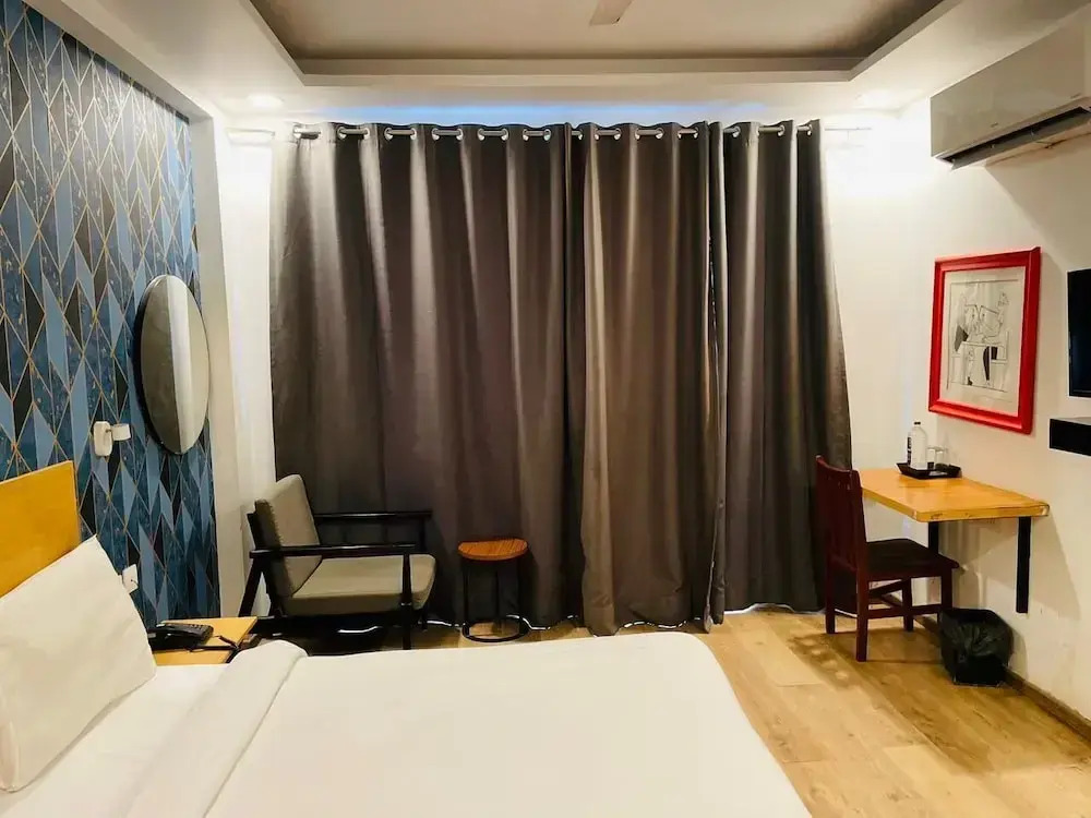 TIPSYY INN 003