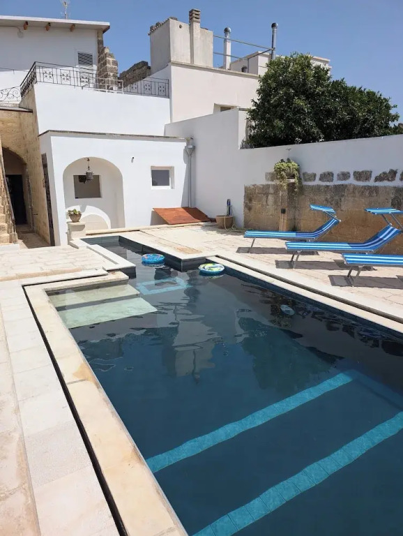 Boutique Heritage Stay with Pool - The Art of Leo