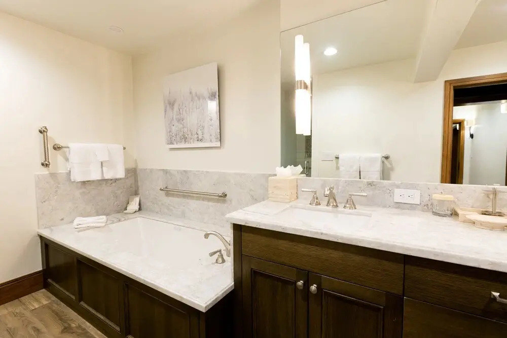Luxury Four Bedroom Multi-Level Townhouse with Hot Tub