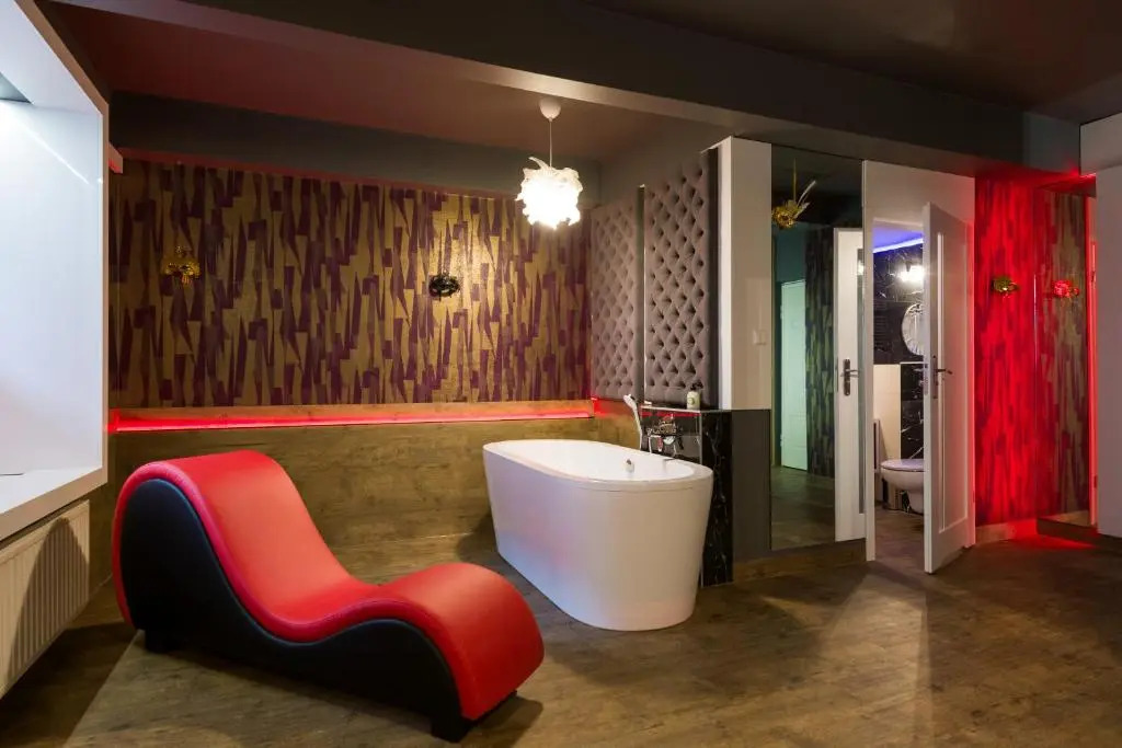 Yourplace Romantic Apartment with private patio
