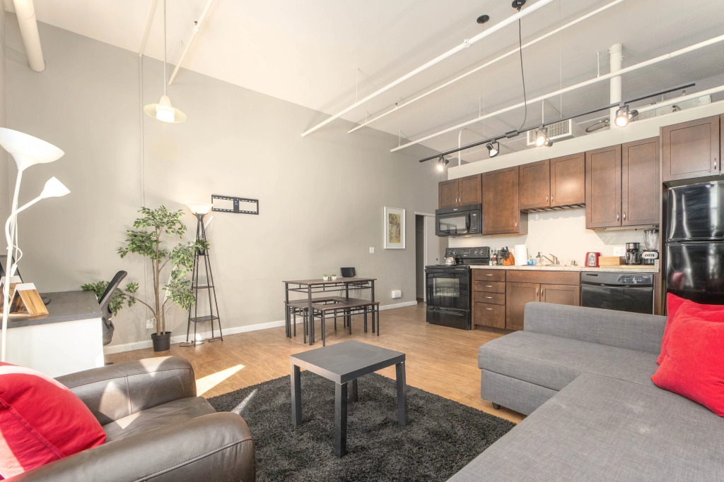 HUGE 2 Bedroom historic loft | Downtown Denver