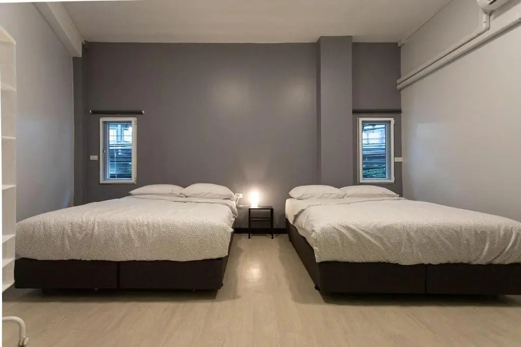 U2 Large 2 Bedrooms 100m to BTS station