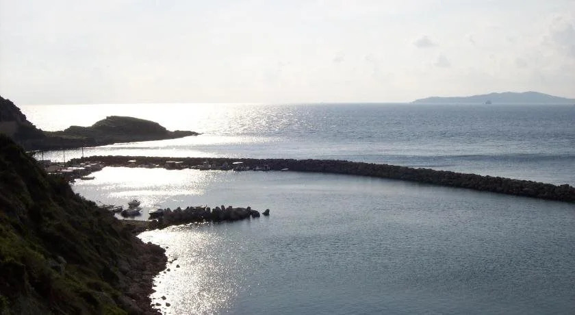 Thomas Bay Hotel