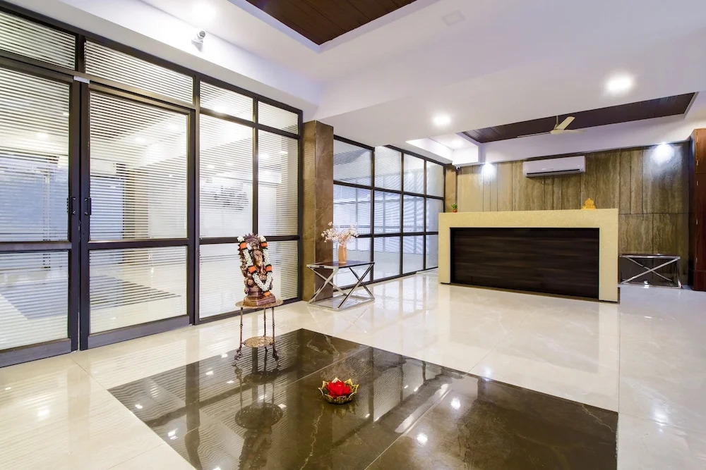 Monday Hotels Swarnas The Capital