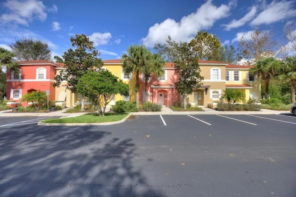 1 In A Minion At Emerald Island By Shine Villas414 3 Bedroom Townhouse