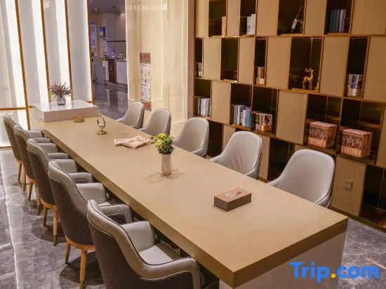Lavande Hotel Huoshan East Lake Lanting store