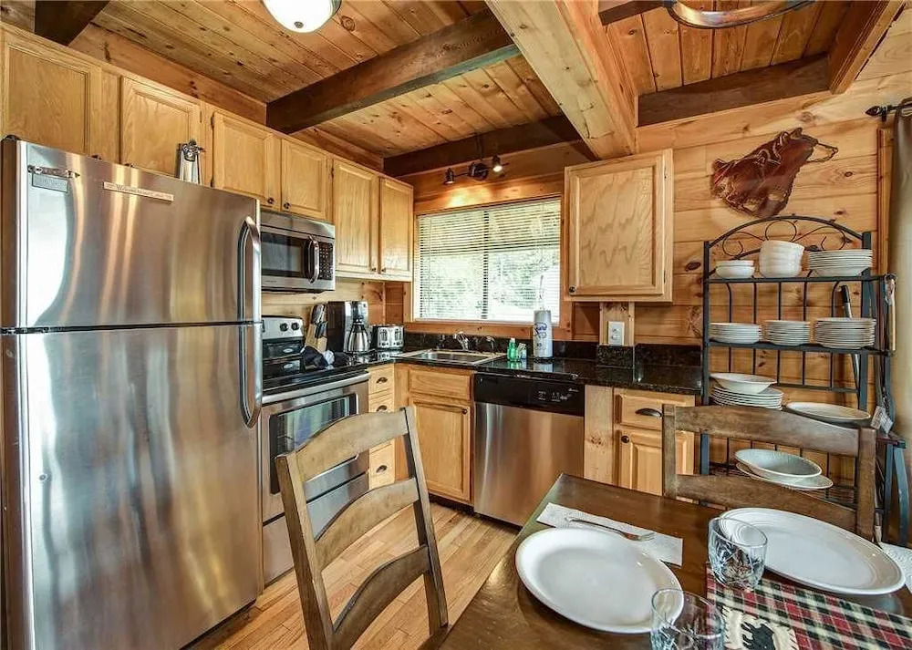 Smoky Mountain View 3 Bedroom Home with Hot Tub