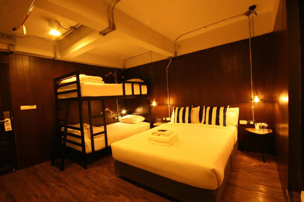 STrips the Poshtel - Hostel