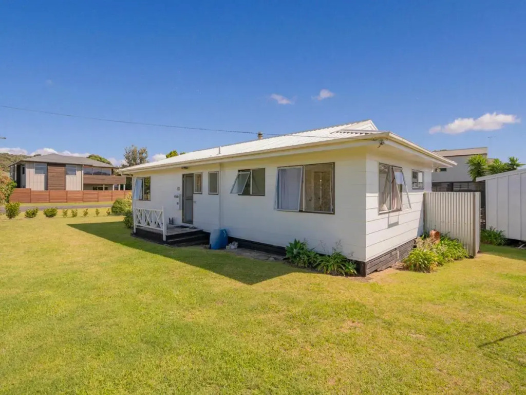 Silver Sands - Cooks Beach Holiday Home