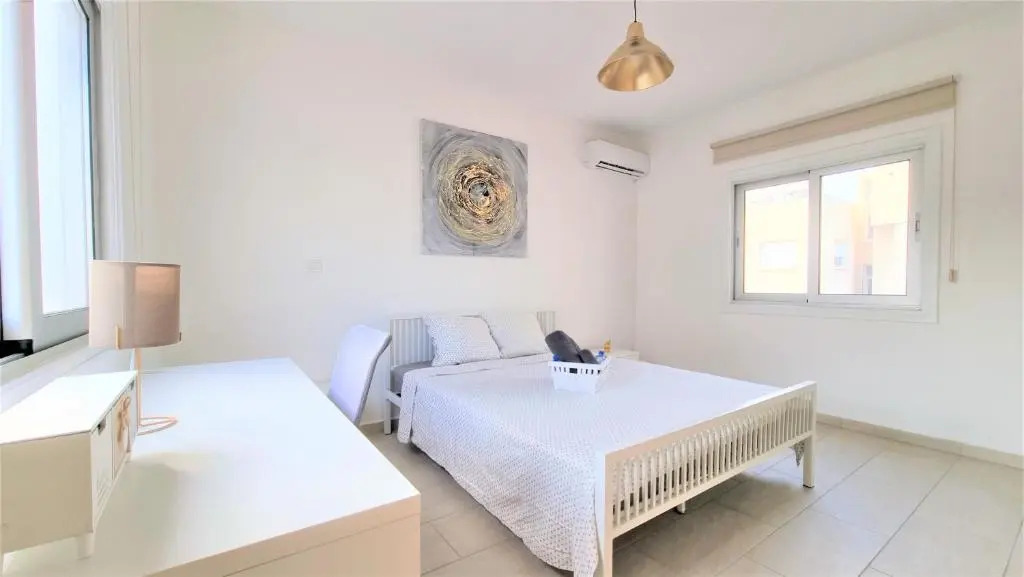 Spacious Lightflooded 2BR Apt / Near Center & Harbour