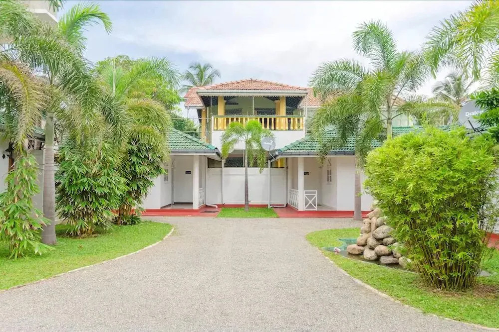 OYO 385 Sanri Villa Negombo