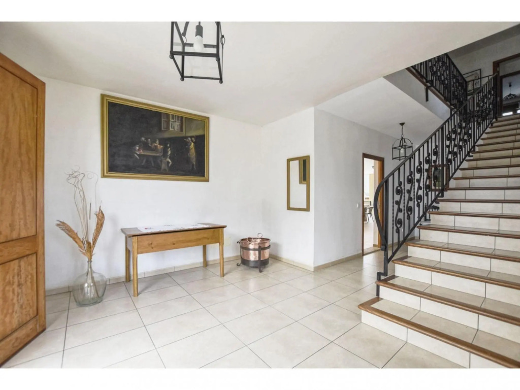 Stunning country house with pool and panoramic views for 10 people