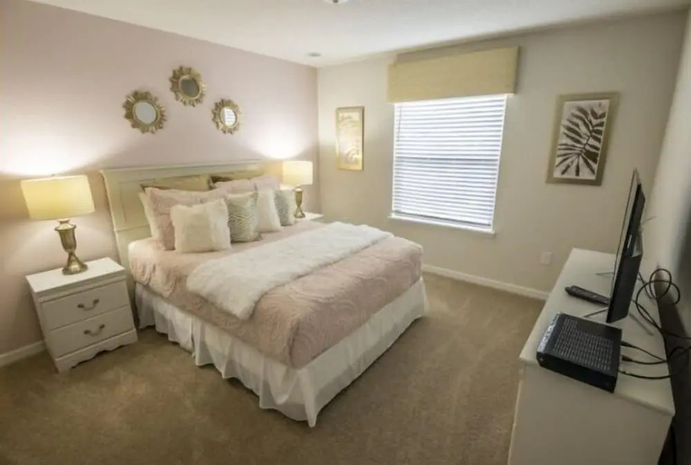 Luxury 6 Bedroom 5 Bathroom Pool Home in Windsor at Westside