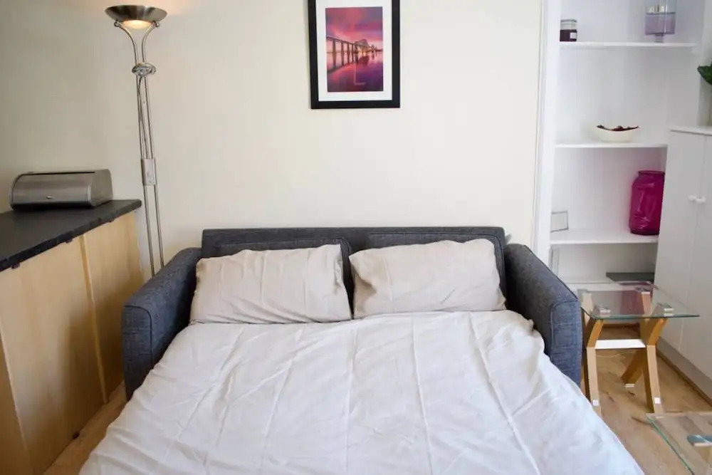 Fantastic 2 Bedroom Holyrood Apartment