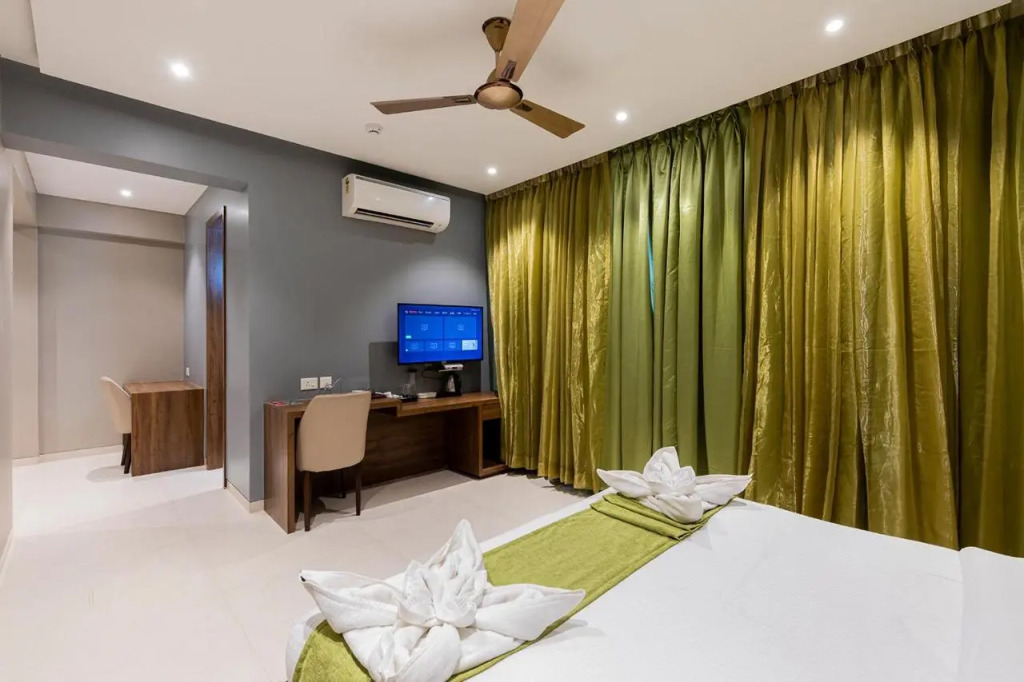 Hotel Seven Oaks