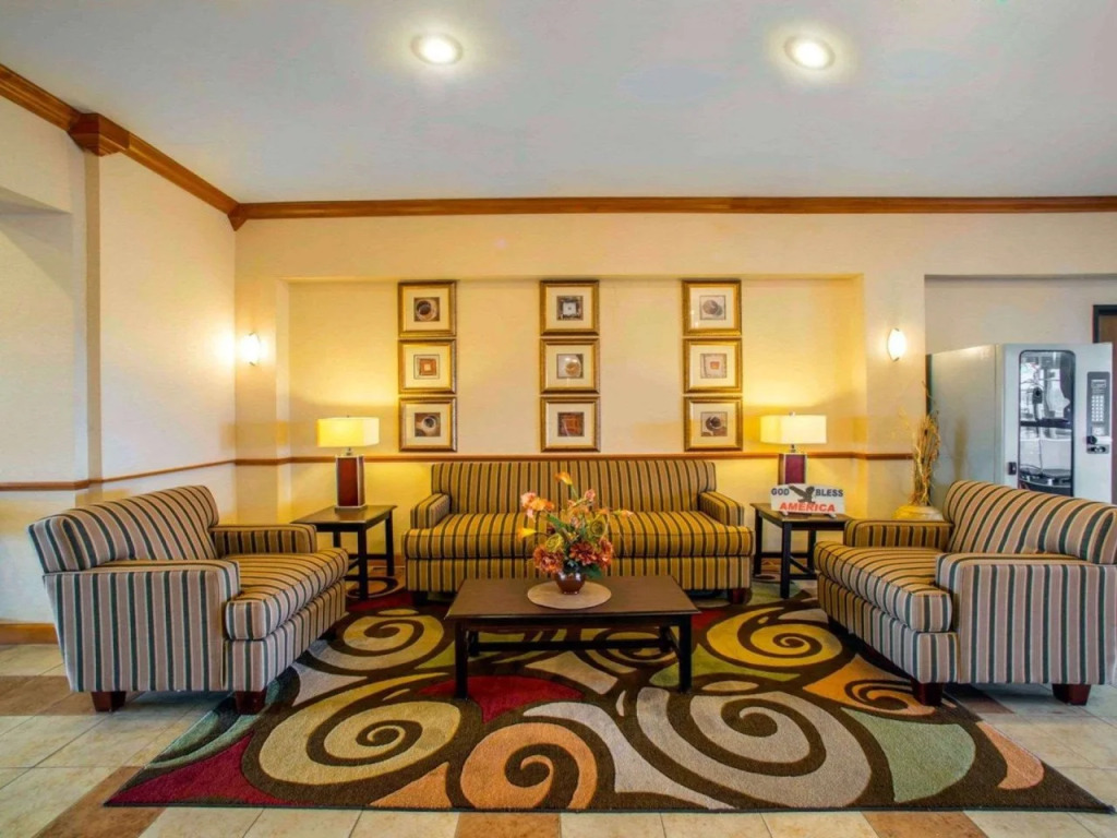 Comfort Inn & Suites Greenville I-70