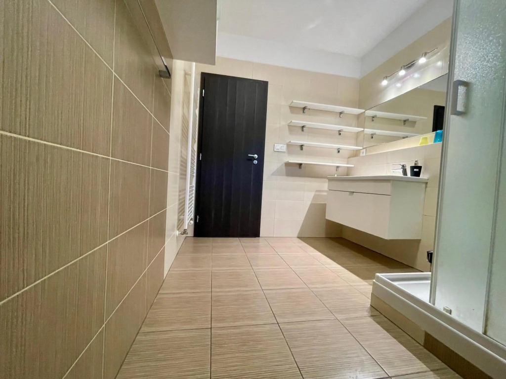 Apartment Rosnička with King Bed, Balcony, Free Parking