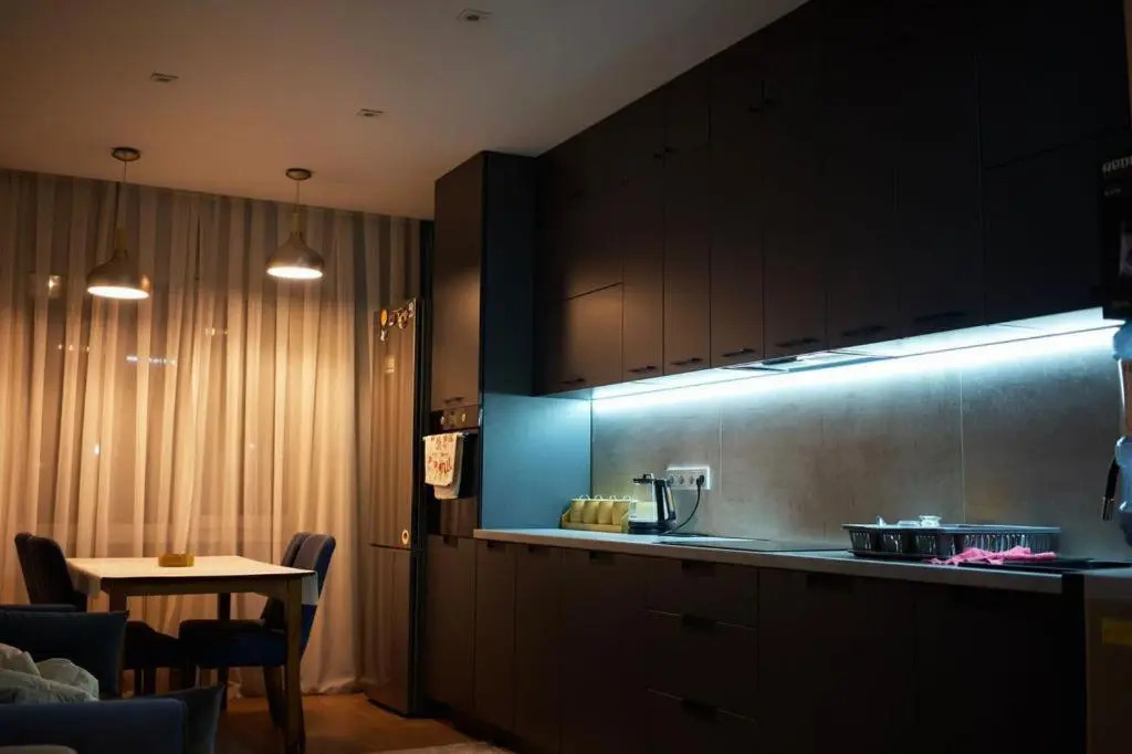 Около арбата в ЖК 12 месяцев, Жанибек
