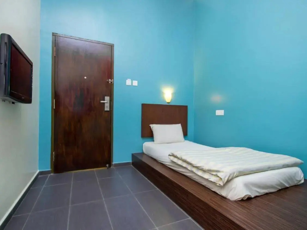 Ample Hotel