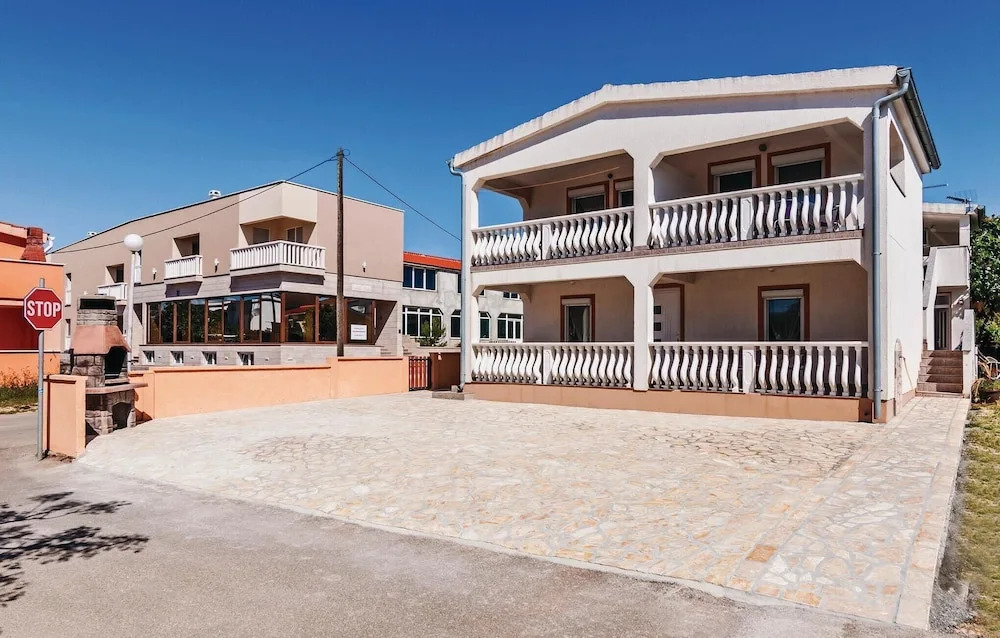 Nice Apartment in Vir With 2 Bedrooms and Wifi