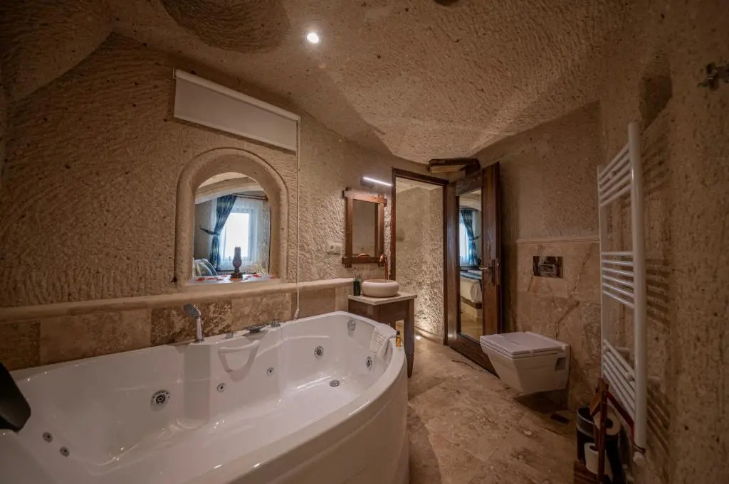 FARMER CAVE HOUSE