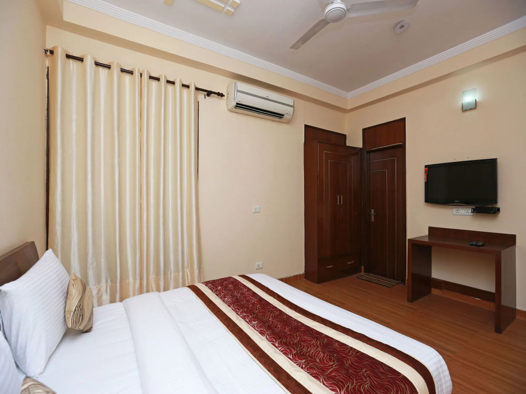 OYO 11600 Hotel Cosy Tree