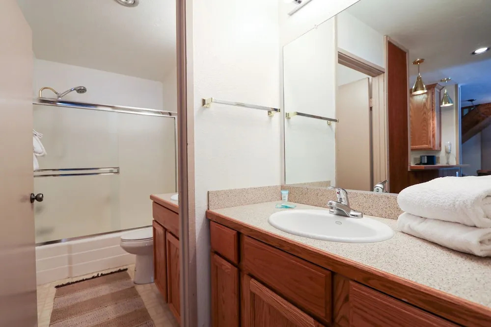 Summit 293 Bright, Spacious with Under Ground Parking, Walk to Eagle Lodge by RedAwning
