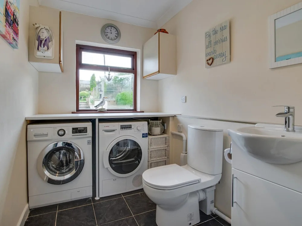 Detached Holiday Home With Cosy Interior, Large Garden and Unique BBQ hut