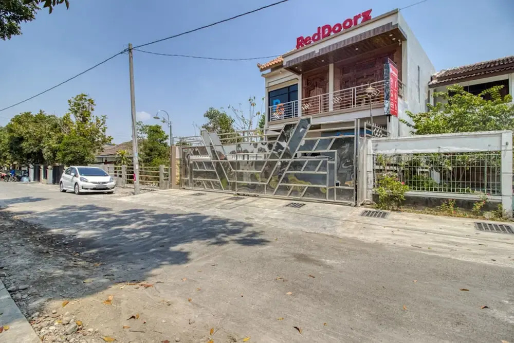 RedDoorz Syariah near Bandara Adisucipto Yogyakarta