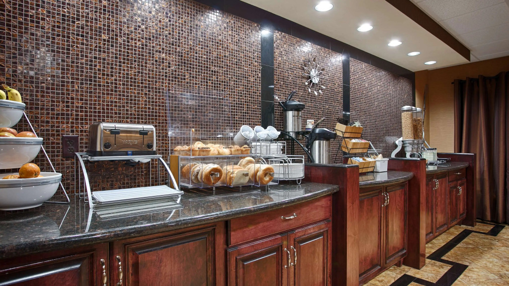 Best Western Plus Midwest Inn & Suites