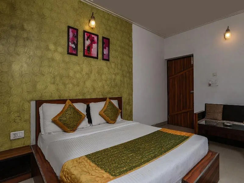 OYO 7655 Om Paradise Hotel