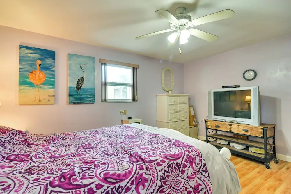 1 Mi to Madeira Beach: Getaway w/ Patio & Grill