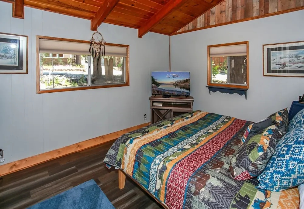 Little Big Pine - Perfect, Stylish Cabin Near The Lake With A Great Deck. 2 Bedroom Home